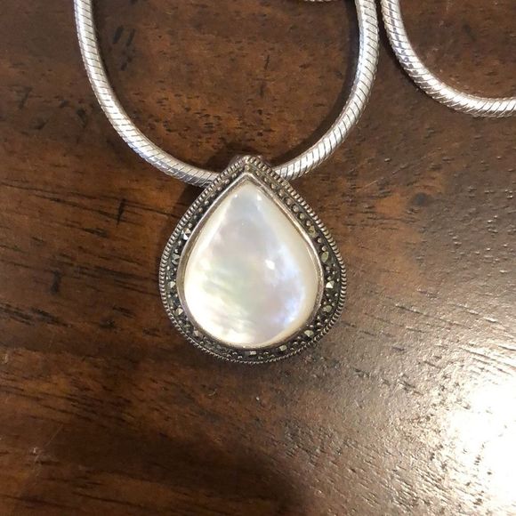 Vintage Marcasite Mother of Pearl Sterling Silver Teardrop Necklace - Picture 13 of 13